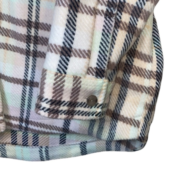 Universal Thread Cream Plaid Button-Down Jacket, Size Medium - Picture 7 of 10